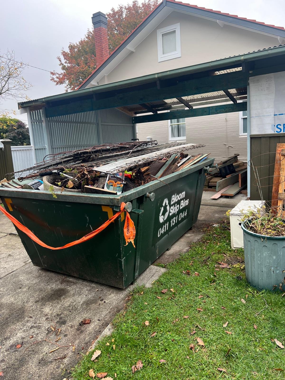 Bloom Skip Bins 8m³ bin outside a stockroom during a warehouse clearance